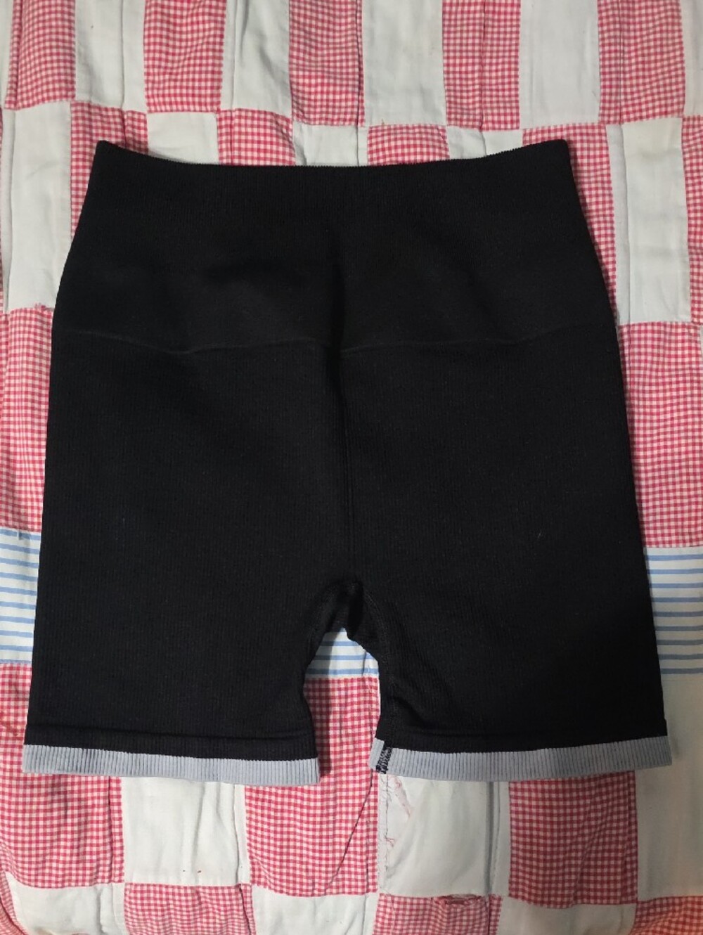 NWOT Spiritual Gangster Black Active Crop & Short Set - Picture 5 of 7